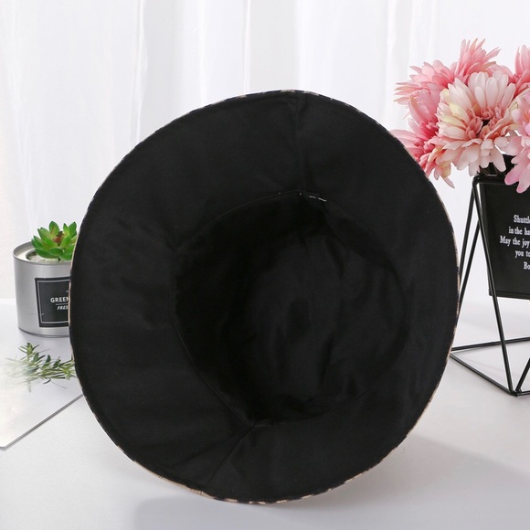 Reversible all season leopard bucket hat - Picture 3 of 3